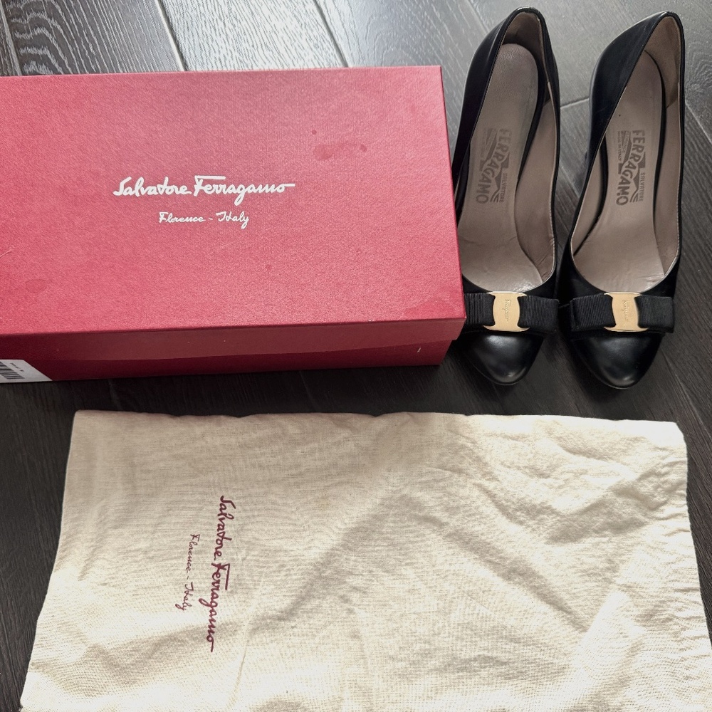 Salvatore Ferragamo black Napa leather heel with Size 7